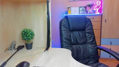 Snapshot of mistress_kristi chatting on 26, 2, 2025 Mistress Kristi online show from 26, 2, 2025