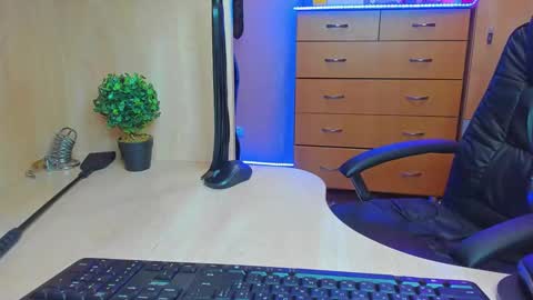 Snapshot of mistress_kristi chatting on 3, 3, 2025 Mistress Kristi online show from 3, 3, 2025
