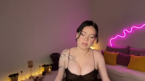 Snapshot of mistress_of_hearts chatting on 25, 5, 2026 Mia online show from 25, 5, 2026