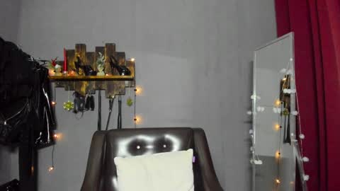 Snapshot of mistress_pamela_ chatting on 4, 1, 2025 Mistress Pamela online show from 4, 1, 2025