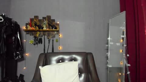 Snapshot of mistress_pamela_ chatting on 17, 1, 2025 Mistress Pamela online show from 17, 1, 2025