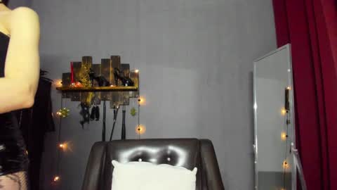 Snapshot of mistress_pamela_ chatting on 23, 1, 2025 Mistress Pamela online show from 23, 1, 2025