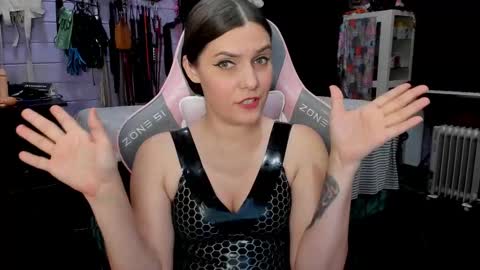 Snapshot of mistress_priest chatting on 14, 2, 2025 Dirty Priest and Ivi online show from 14, 2, 2025