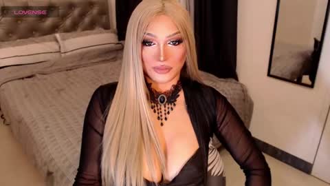Snapshot of mistressemeraldxx chatting on 22, 11, 2025 Ms Ems online show from 22, 11, 2025
