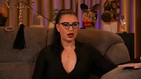 Snapshot of mistresskellykent chatting on 11, 9, 2025 Mistress Kelly online show from 11, 9, 2025