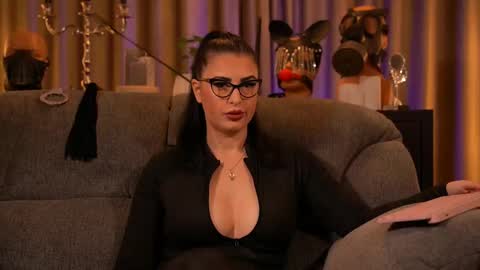 Snapshot of mistresskellykent chatting on 15, 9, 2025 Mistress Kelly online show from 15, 9, 2025