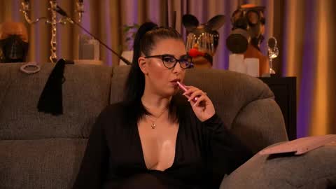 Snapshot of mistresskellykent chatting on 21, 9, 2025 Mistress Kelly online show from 21, 9, 2025