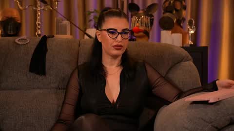 Snapshot of mistresskellykent chatting on 21, 9, 2025 Mistress Kelly online show from 21, 9, 2025