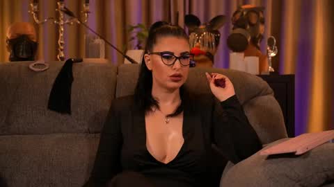 Snapshot of mistresskellykent chatting on 22, 9, 2025 Mistress Kelly online show from 22, 9, 2025