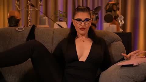 Snapshot of mistresskellykent chatting on 26, 9, 2025 Mistress Kelly online show from 26, 9, 2025