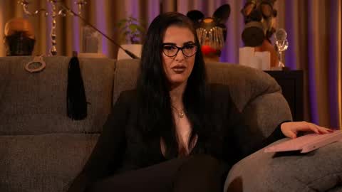 Snapshot of mistresskellykent chatting on 16, 10, 2025 Mistress Kelly online show from 16, 10, 2025