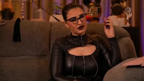 Snapshot of mistresskellykent chatting on 24, 10, 2025 Mistress Kelly online show from 24, 10, 2025