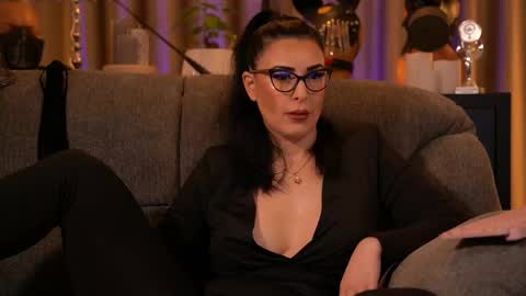 Snapshot of mistresskellykent chatting on 28, 10, 2025 Mistress Kelly online show from 28, 10, 2025