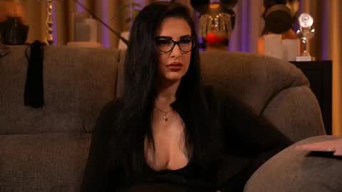 Snapshot of mistresskellykent chatting on 30, 10, 2025 Mistress Kelly online show from 30, 10, 2025