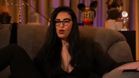 Snapshot of mistresskellykent chatting on 31, 10, 2025 Mistress Kelly online show from 31, 10, 2025