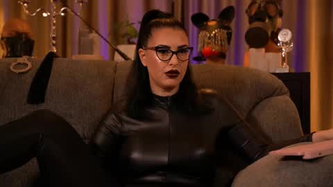 Snapshot of mistresskellykent chatting on 10, 11, 2025 Mistress Kelly online show from 10, 11, 2025