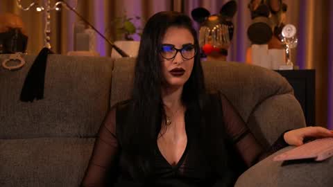 Snapshot of mistresskellykent chatting on 11, 11, 2025 Mistress Kelly online show from 11, 11, 2025