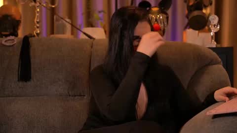 Snapshot of mistresskellykent chatting on 25, 11, 2025 Mistress Kelly online show from 25, 11, 2025