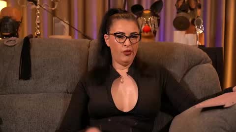 Snapshot of mistresskellykent chatting on 3, 12, 2025 Mistress Kelly online show from 3, 12, 2025