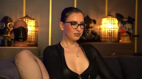 Snapshot of mistresskellykent chatting on 19, 4, 2026 Mistress Kelly online show from 19, 4, 2026