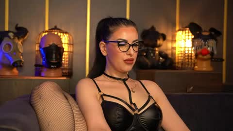 Snapshot of mistresskellykent chatting on 1, 5, 2026 Mistress Kelly online show from 1, 5, 2026