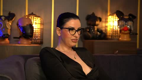 Snapshot of mistresskellykent chatting on 7, 5, 2026 Mistress Kelly online show from 7, 5, 2026