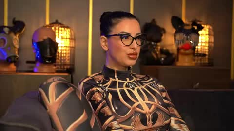 Snapshot of mistresskellykent chatting on 14, 5, 2026 Mistress Kelly online show from 14, 5, 2026