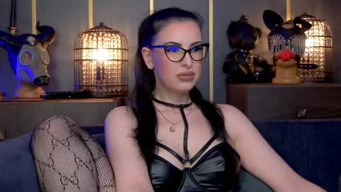 Snapshot of mistresskellykent chatting on 25, 5, 2026 Mistress Kelly online show from 25, 5, 2026