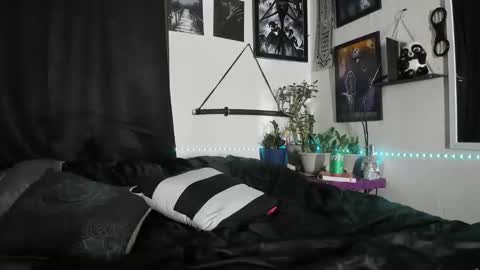 Snapshot of mistresslynn13 chatting on 28, 11, 2025 MistressLynn online show from 28, 11, 2025