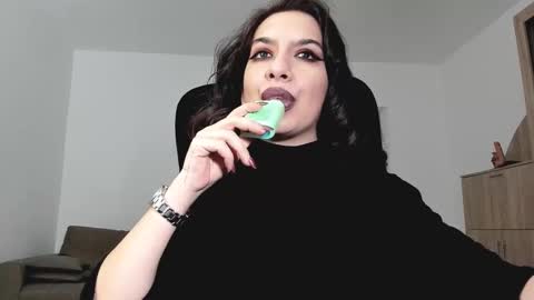 Snapshot of mistressmichelle5 chatting on 6, 12, 2024 YourGoddessM online show from 6, 12, 2024