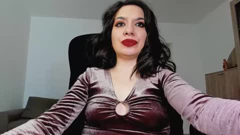 Snapshot of mistressmichelle5 chatting on 12, 1, 2025 YourGoddessM online show from 12, 1, 2025