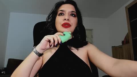 Snapshot of mistressmichelle5 chatting on 28, 1, 2025 YourGoddessM online show from 28, 1, 2025