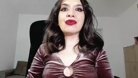 Snapshot of mistressmichelle5 chatting on 27, 2, 2025 YourGoddessM online show from 27, 2, 2025