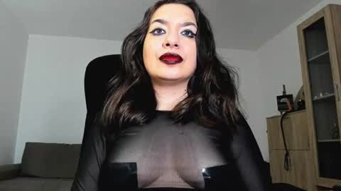 Snapshot of mistressmichelle5 chatting on 17, 6, 2026 YourGoddessM online show from 17, 6, 2026