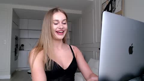 mistressuniverse online show from 14, 4, 2026