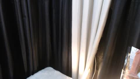 Snapshot of mitsubishixxx chatting on 15, 11, 2025 Nardz online show from 15, 11, 2025