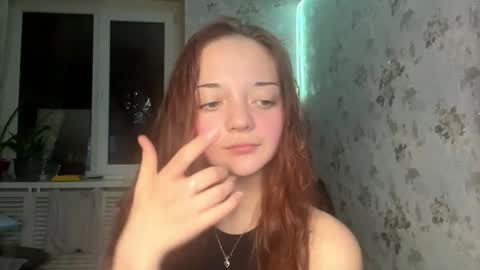 Snapshot of mittieburling chatting on 20, 12, 2025 Emma online show from 20, 12, 2025