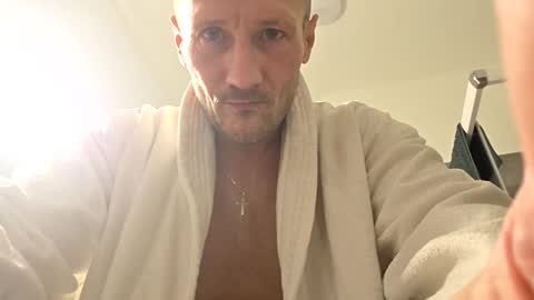 Snapshot of mitzio114 chatting on 20, 12, 2025 mitzio114 online show from 20, 12, 2025