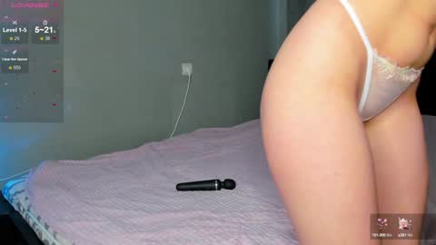 Snapshot of miumiumia chatting on 28, 12, 2024 Mia 3 online show from 28, 12, 2024