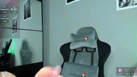 Snapshot of miumiumia chatting on 7, 1, 2025 Mia 3 online show from 7, 1, 2025