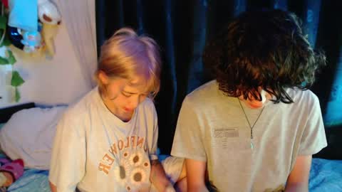 Naomi and Nekorii online show from 8, 5, 2026