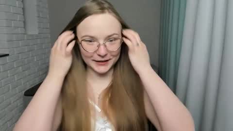 Snapshot of miya_mimi chatting on 12, 1, 2025 Miya online show from 12, 1, 2025