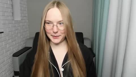 Snapshot of miya_mimi chatting on 19, 1, 2025 Miya online show from 19, 1, 2025