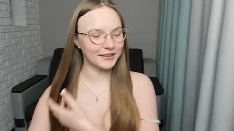 Snapshot of miya_mimi chatting on 28, 2, 2025 Miya online show from 28, 2, 2025