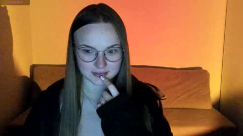 Snapshot of miya_mimi chatting on 7, 11, 2025 Miya online show from 7, 11, 2025