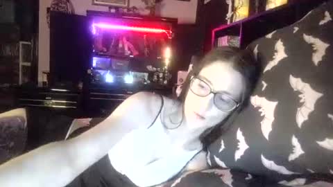 Mizz Bonez online show from 3, 7, 2026