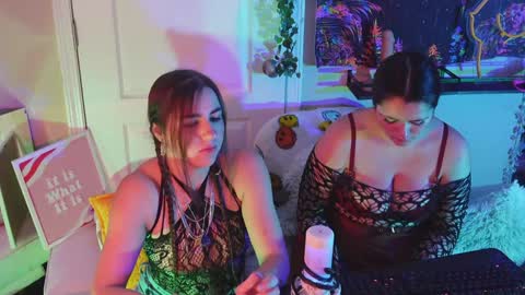 Hera  Tethra Bathtub stream  20k followers  Ask about our custom videos3 online show from 28, 1, 2025