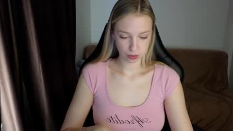 Snapshot of mmm_banana chatting on 15, 12, 2024 Lili online show from 15, 12, 2024