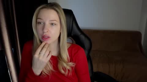 Snapshot of mmm_banana chatting on 17, 12, 2024 Lili online show from 17, 12, 2024