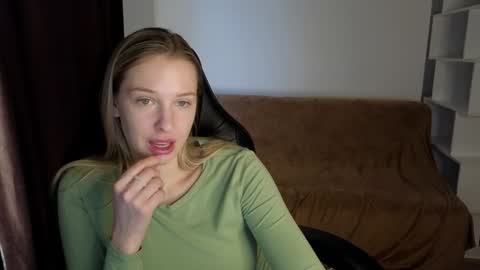 Snapshot of mmm_banana chatting on 20, 12, 2024 Lili online show from 20, 12, 2024